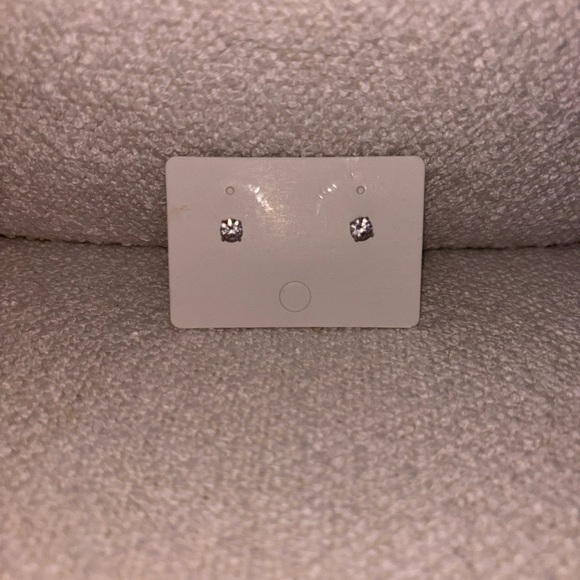 1/2 ct round cut cubic zirconia diamond earrings - Picture 2 of 2